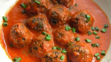 طريقة كفتة الأرز بالصلصة بوصفة سهلة وسريعة