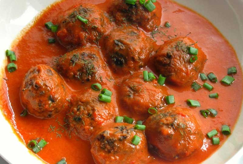 مكونات وطريقة عمل كفتة رز بالصلصة خطوة بخطوة