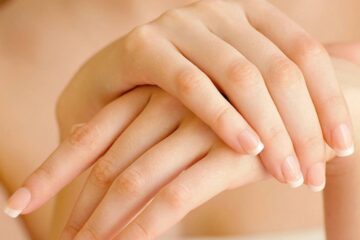 هترجعي طفلة من تاني .. علاج تجاعيد اليدين طبيعيًا بدون أي مواد كيميائية وفي وقت قياسي