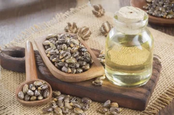 وداعاً للطرق التقليدية! اكتشفي فوائد مذهلة لزيت الخروع لم تسمعي عنها من قبل!