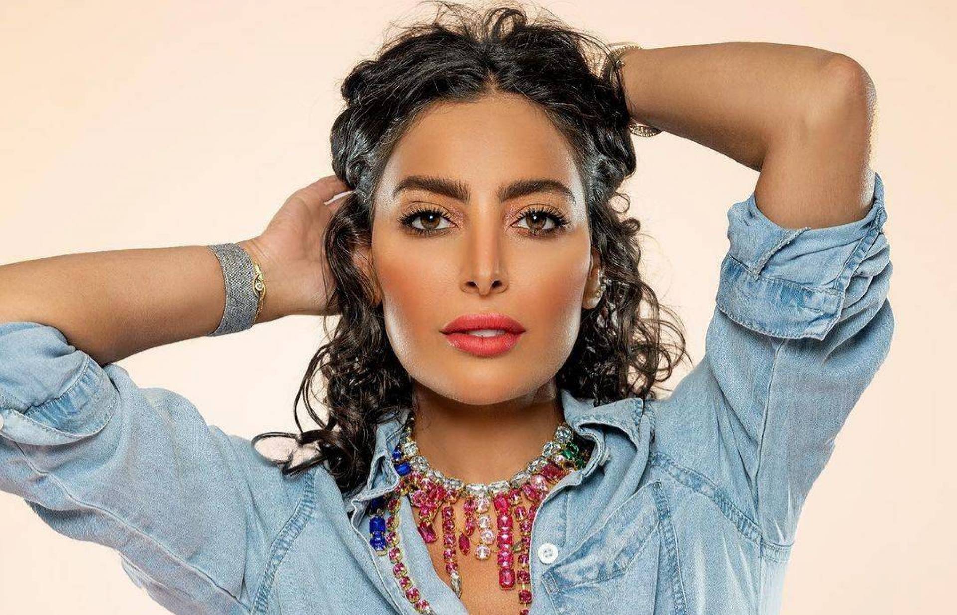 بعد تصدرها الترند..الفنانة الكويتية فاطمة الصفي تثير الجدل بسبب نحافتها المفرطة وتلفت الأنظار إليها.. .. فمن هى؟ 5 بعد تصدرها الترند..الفنانة الكويتية فاطمة الصفي تثير الجدل بسبب نحافتها المفرطة وتلفت الأنظار إليها.. .. فمن هى؟