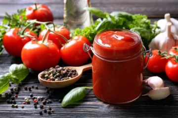 وداعاً لشرائه جاهز.. خطوات بسيطة لتحضير الكاتشب اللذيذ في مطبخك
