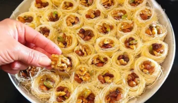 كنافه وطريقة تحضيرها ومكوناتها والشربات الخاص بها