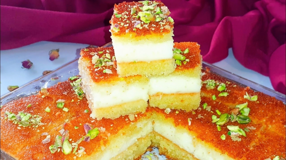 كيكة السميد بسبوسة الحلواني بزبادي والقشطة مرملة مش هتنشف منك تاني 2 كيكة السميد بسبوسة الحلواني بزبادي والقشطة مرملة مش هتنشف منك تاني