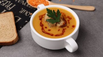 مكونات عمل شوربة العدس التركية