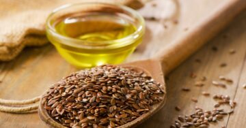 بذور الكتان لفرد الشعر هتفرد كل تكسيرات شعرك وهتخلصك من التساقط والجفاف والتقصف شوفي إزاي