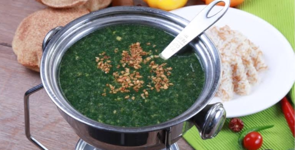 اعملي الملوخية بخطوات سهلة وسريعة والطعم روعة