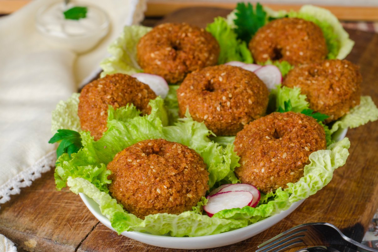 طريقة عمل الطعمية المصرية في المنزل ومكون سري يساعد على عدم امتصاص الزيت 5 طريقة عمل الطعمية المصرية في المنزل ومكون سري يساعد على عدم امتصاص الزيت