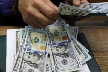 سعر صرف الدولار أمام الجنيه اليوم الأحد 5 مايو 2024