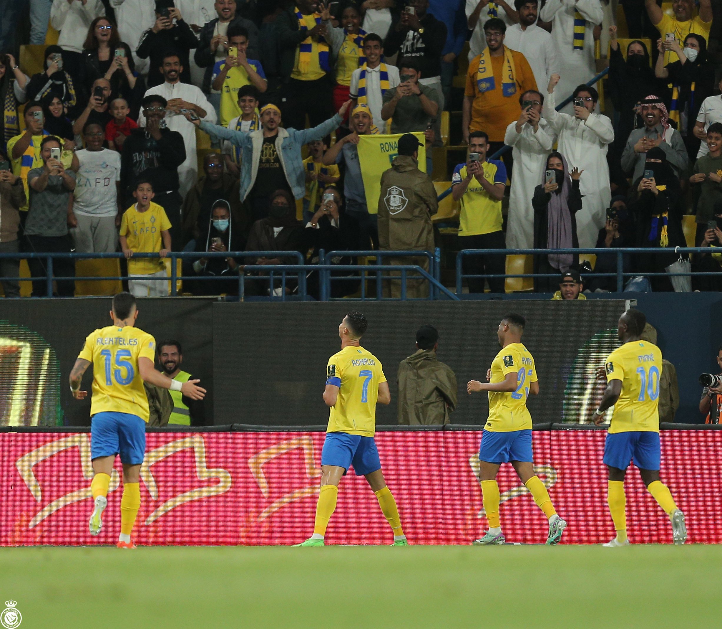 النصر يعبر الخليج ويواجه الهلال في نهائي كأس خادم الحرمين الشريفين 5 النصر يعبر الخليج ويواجه الهلال في نهائي كأس خادم الحرمين الشريفين