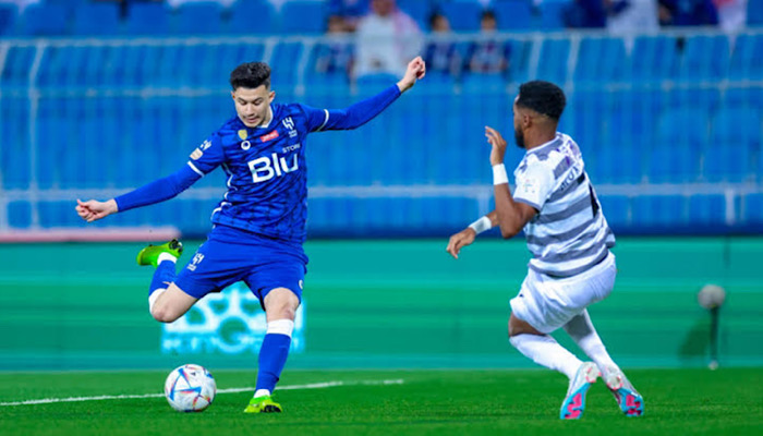 الزعيم يحتفل بالكأس على المملكة أرينا .. طريقة حجز تذاكر مباراة الهلال والطائي في الدوري السعودي 2024 5 الزعيم يحتفل بالكأس على المملكة أرينا .. طريقة حجز تذاكر مباراة الهلال والطائي في الدوري السعودي 2024