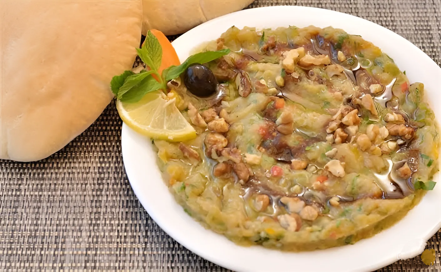 ودعي شراءه من المحلات.. مكونات وصفة عمل البابا غنوج في المنزل وطريقة التحضير ولا أسهل!! 5 ودعي شراءه من المحلات.. مكونات وصفة عمل البابا غنوج في المنزل وطريقة التحضير ولا أسهل!!