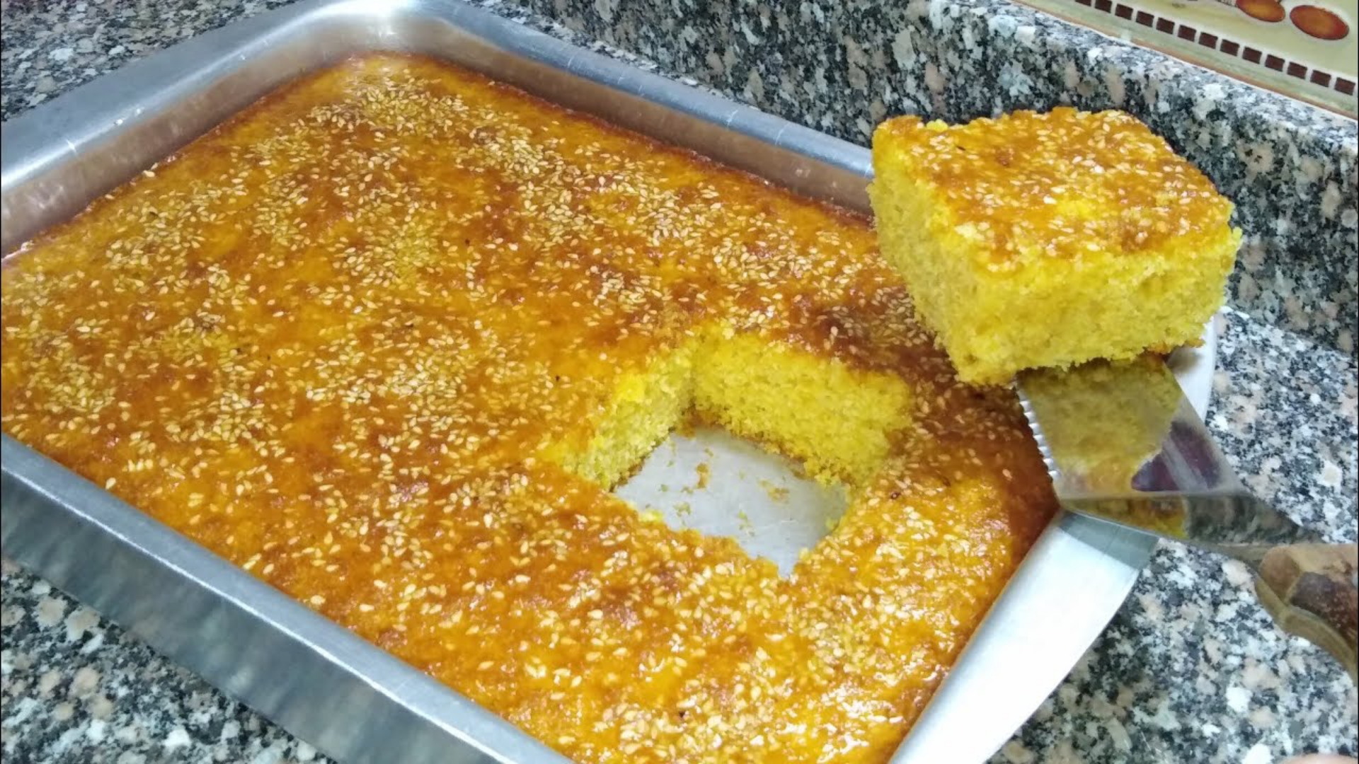 كيكة الذرة الهشة..حضريها في البيت بالمقادير المضبوطة وخطوات سهلة
