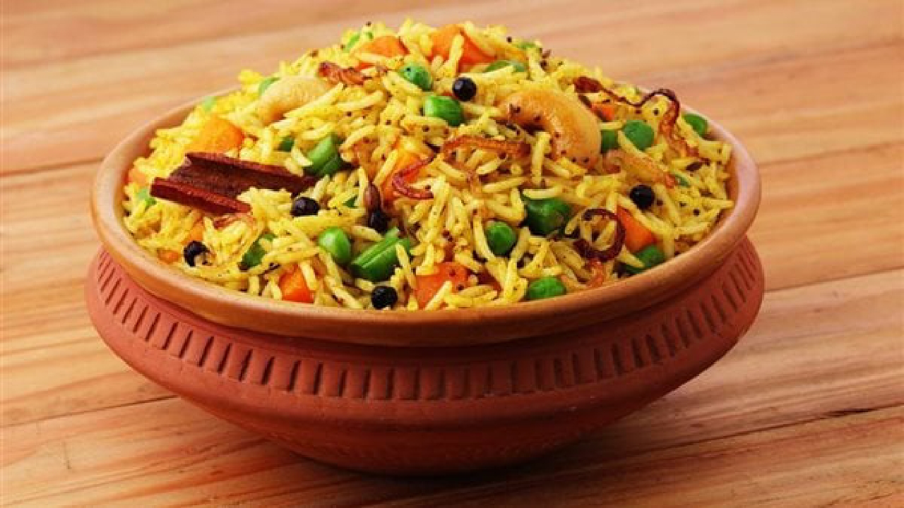 بطريقة المطاعم أعملي الأرز البسمتي بالخضار وقدميه بجوار المشويات 5 بطريقة المطاعم أعملي الأرز البسمتي بالخضار وقدميه بجوار المشويات
