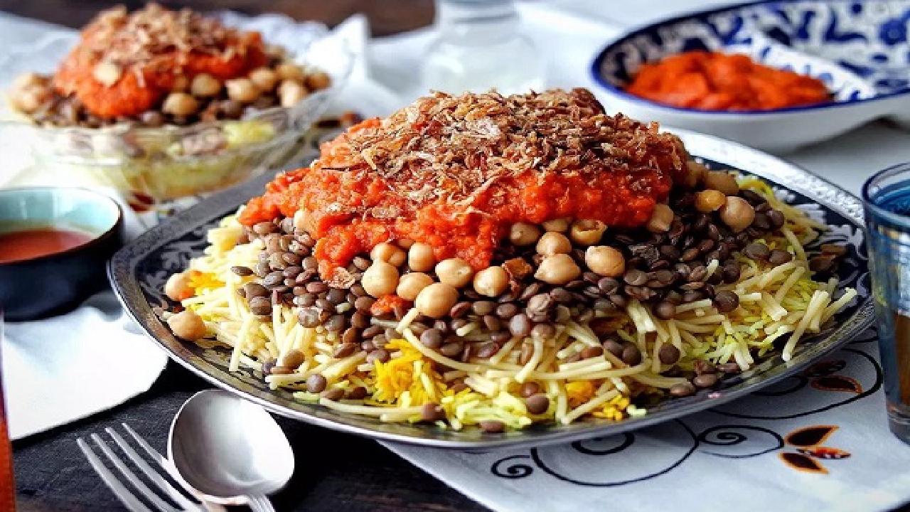 الكشري المصري بطريقة محلات أبو طارق الشهيرة أعمليه بكل تكاته وحركاته