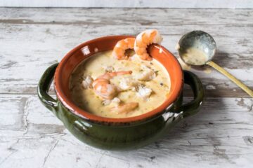 طريقة عمل شوربة السى فود على أصولها بطعم مثالي وقوام مظبوط.. مش هتبطلي تعمليها