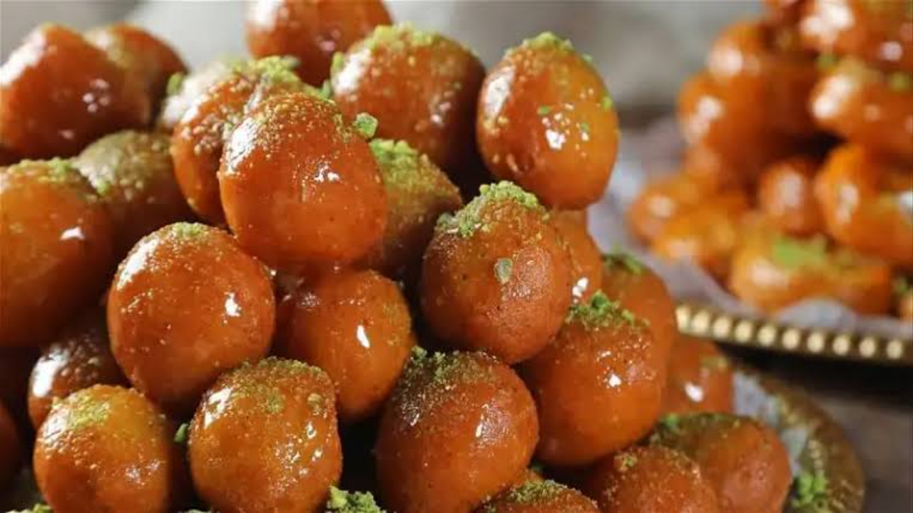اعملي احلي زلابية لقمة القاضي اللذيذة في المنزل بخطوات سهلة.. هتبقي احلي من محلات الحلويات 5 اعملي احلي زلابية لقمة القاضي اللذيذة في المنزل بخطوات سهلة.. هتبقي احلي من محلات الحلويات