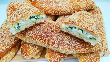 من المطبخ التركي اعملي فطائر السمسم التركية بطريقه بسيطة وطعم مميز