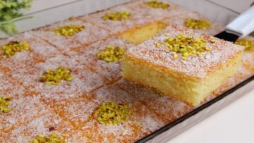 مرملة وطعمها خرافي اعرفي خطوات عمل البسبوسة بالسميد وجوز الهند في البيت بطريقة الحلواني
