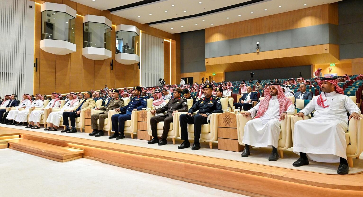 إنطلاق أعمال ندوة "إدارة وتأمين الأحداث الرياضية الكبرى" بجامعة نايف 5 إنطلاق أعمال ندوة “إدارة وتأمين الأحداث الرياضية الكبرى” بجامعة نايف