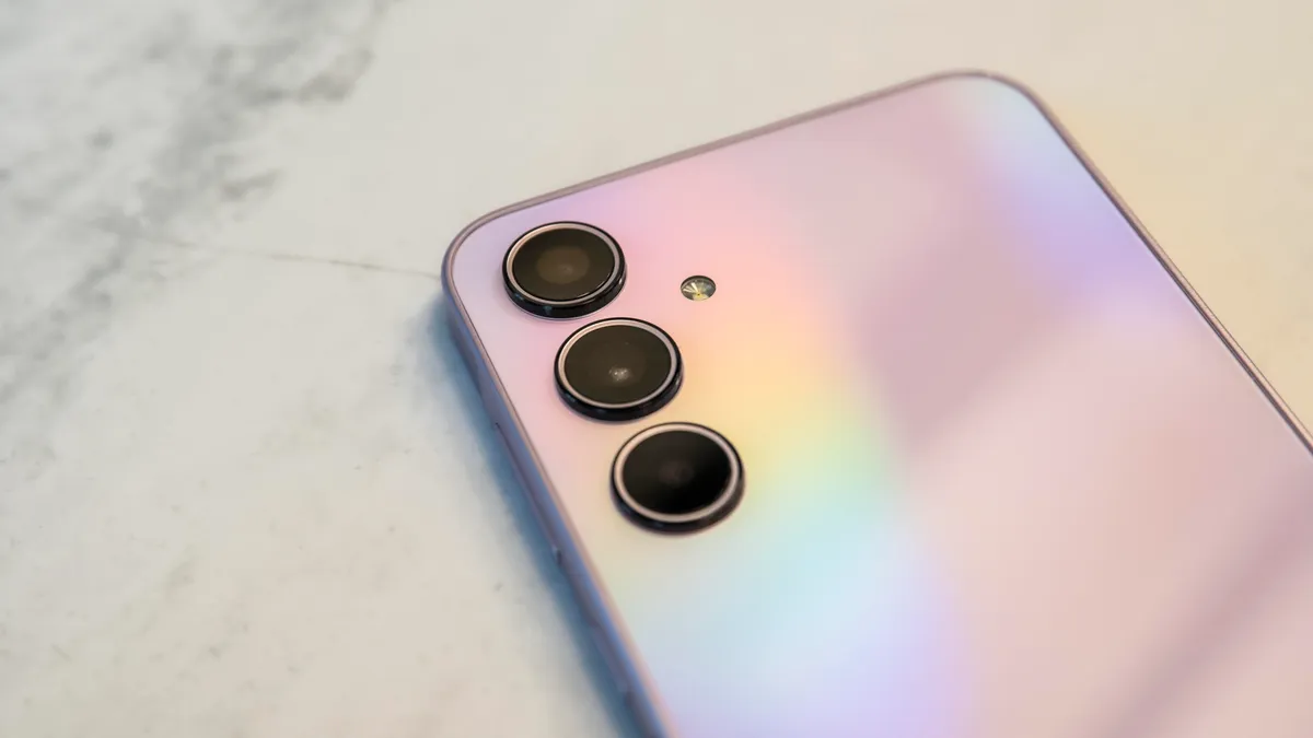 “بإمكانيات جبارة” مواصفات هاتف Galaxy A35 5G وحش الفئة المتوسطة من سامسونج