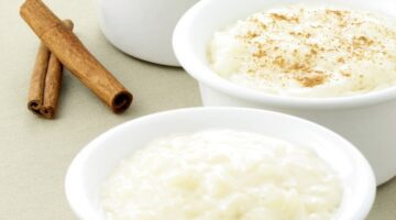 بقوام كريمي زي المحلات.. طريقة عمل الأرز باللبن