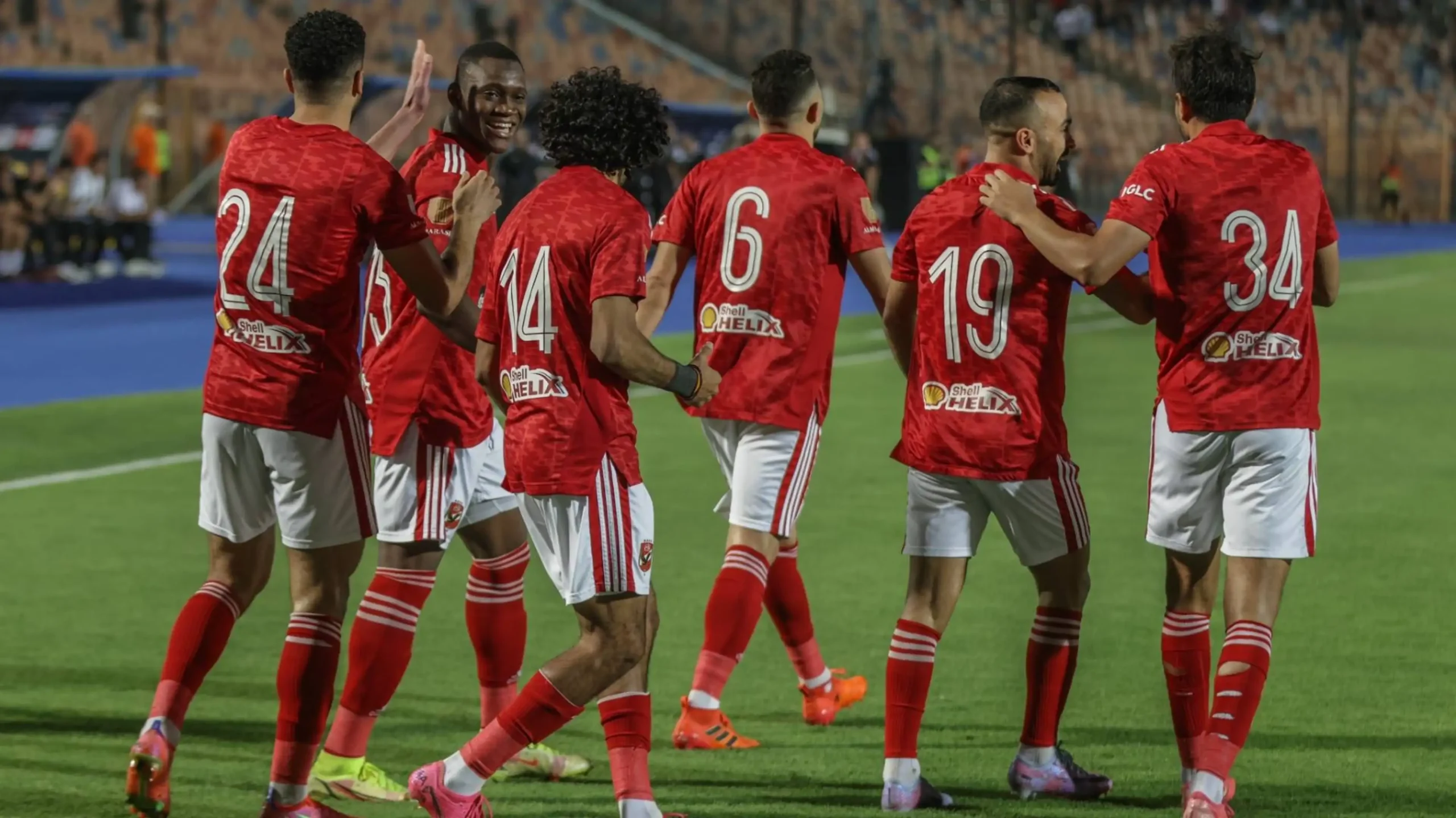 الأهلي يُعاقب نجمه بفرمان من الخطيب.. وتصرف غريب من كولر 5 الأهلي يُعاقب نجمه بفرمان من الخطيب.. وتصرف غريب من كولر