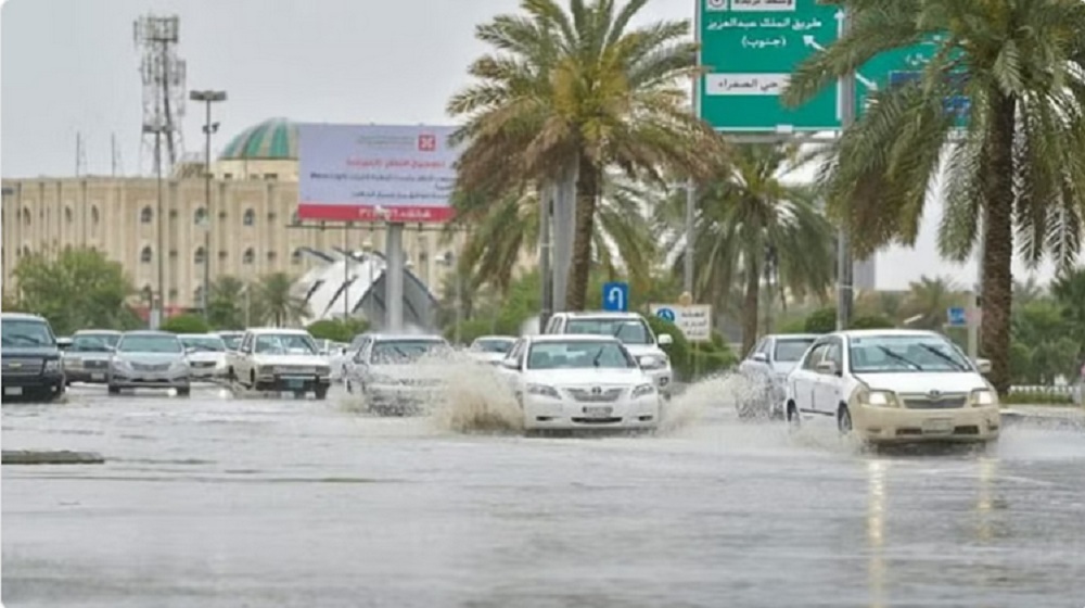 الدفاع المدني يُحذر من الحالة المناخية في 4 مناطق بالمملكة ونصائح هامة للجميع 5 الدفاع المدني يُحذر من الحالة المناخية في 4 مناطق بالمملكة ونصائح هامة للجميع