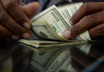 سعر صرف الدولار أمام الجنيه اليوم الجمعة 3 مايو 2024
