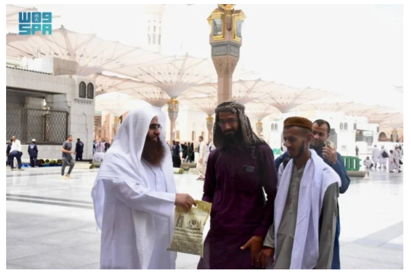 الشؤون الدينية تستقبل طلائع حجاج بيت الله الحرام بالهدايا والمصاحف في المدينة النبوية 4 الشؤون الدينية تستقبل طلائع حجاج بيت الله الحرام بالهدايا والمصاحف في المدينة النبوية