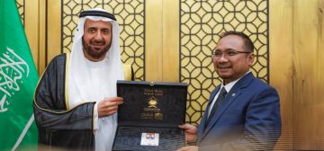 تسليم الدفعة الأولى من بطاقة نسك لبعثة حجاج إندونيسيا.. ما هي هذه البطاقة وما مميزاتها