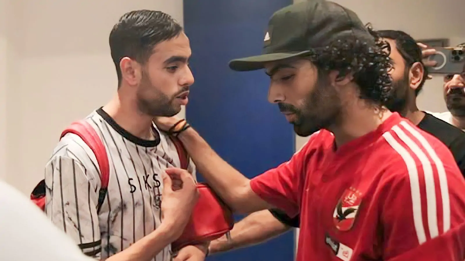 تدخل عاجل لحل أزمة الشحات والشيبي.. "من يحسم زمام الأمور؟" 2 تدخل عاجل لحل أزمة الشحات والشيبي.. “من يحسم زمام الأمور؟”