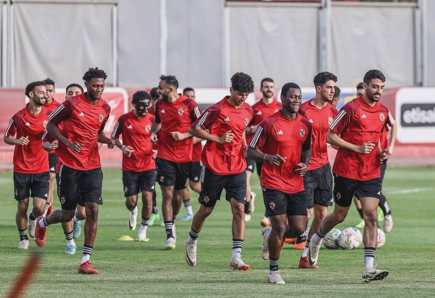 نجمان جديدان ينضمان إلى غيابات النادي الأهلي عن مباراة الجونة في الدوري الممتاز 5 نجمان جديدان ينضمان إلى غيابات النادي الأهلي عن مباراة الجونة في الدوري الممتاز