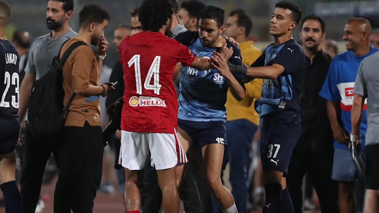تطورات جديدة في أزمة الشيبي والشحات.. الأهلي يقرر التصعيد رسميا والعقوبات تصل لـ "الشطب وإيقاف النشاط" 5 تطورات جديدة في أزمة الشيبي والشحات.. الأهلي يقرر التصعيد رسميا والعقوبات تصل لـ “الشطب وإيقاف النشاط”