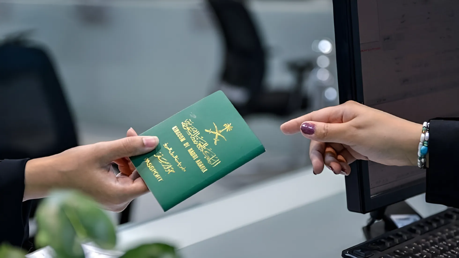 كيفية تمديد تأشيرة الخروج والعودة عبر منصة أبشر إلكترونياً وخطوات الاستعلام عن صلاحية الإقامة 5 كيفية تمديد تأشيرة الخروج والعودة عبر منصة أبشر إلكترونياً وخطوات الاستعلام عن صلاحية الإقامة