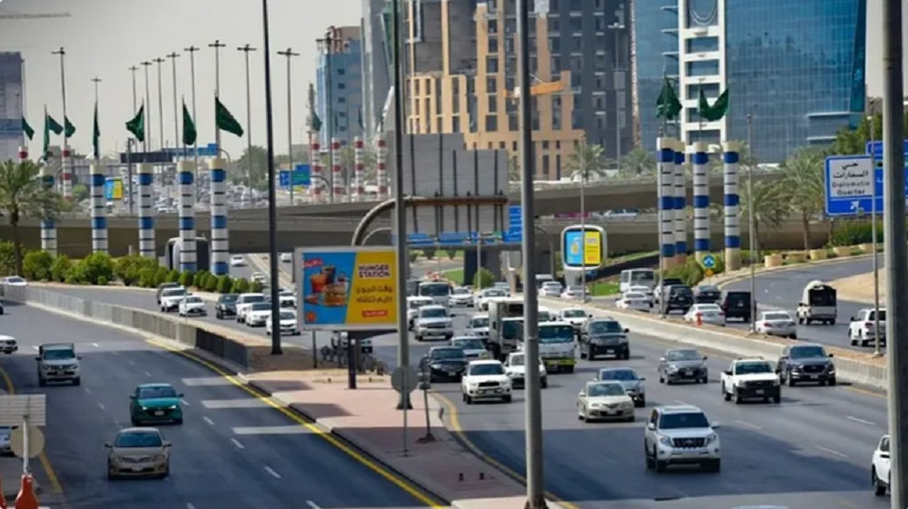 توضيح هام من المرور السعودي بشأن 5 حالات تلزم قائدي المركبات بالبقاء أقصى اليمين 5 توضيح هام من المرور السعودي بشأن 5 حالات تلزم قائدي المركبات بالبقاء أقصى اليمين