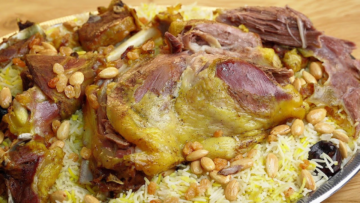 غيري روتينك وجددي حياتك بأجمل الأكلات السعودية.. اعملي الحنيذ باللحم المدخن بشكل وطعم جبااااار