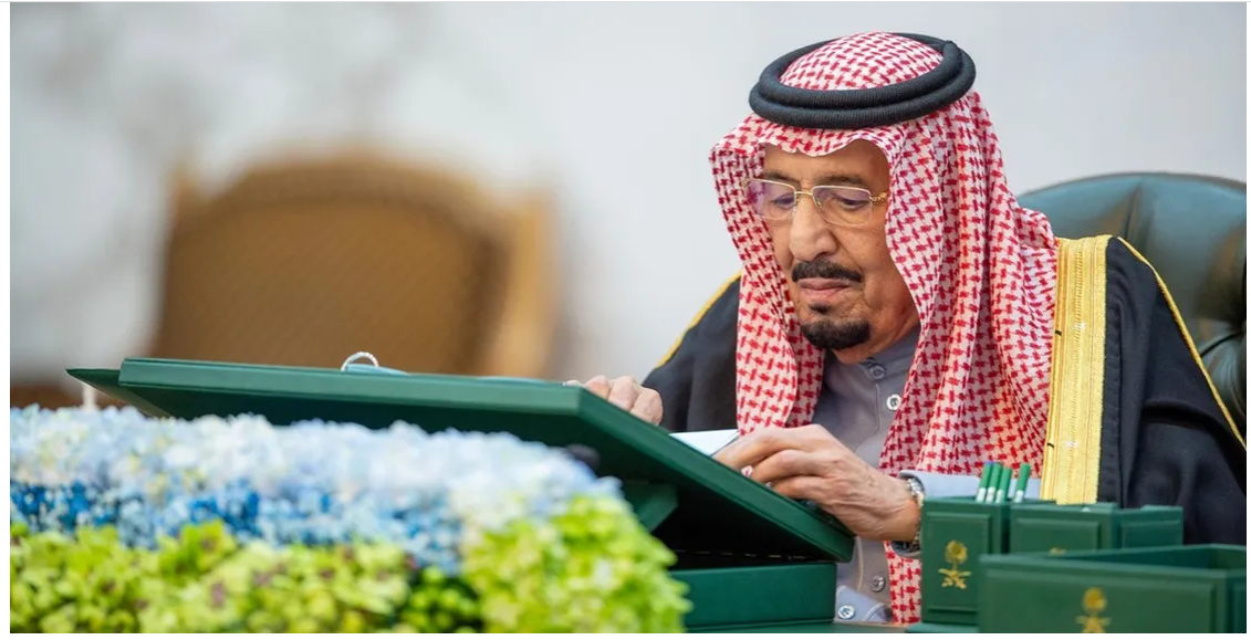 خادم الحرمين الشريفين يرحب بـ"ضيوف الرحمن" القادمين إلى المملكة.. ويصدر توجيهًا بشأنهم 2 خادم الحرمين الشريفين يرحب بـ”ضيوف الرحمن” القادمين إلى المملكة.. ويصدر توجيهًا بشأنهم