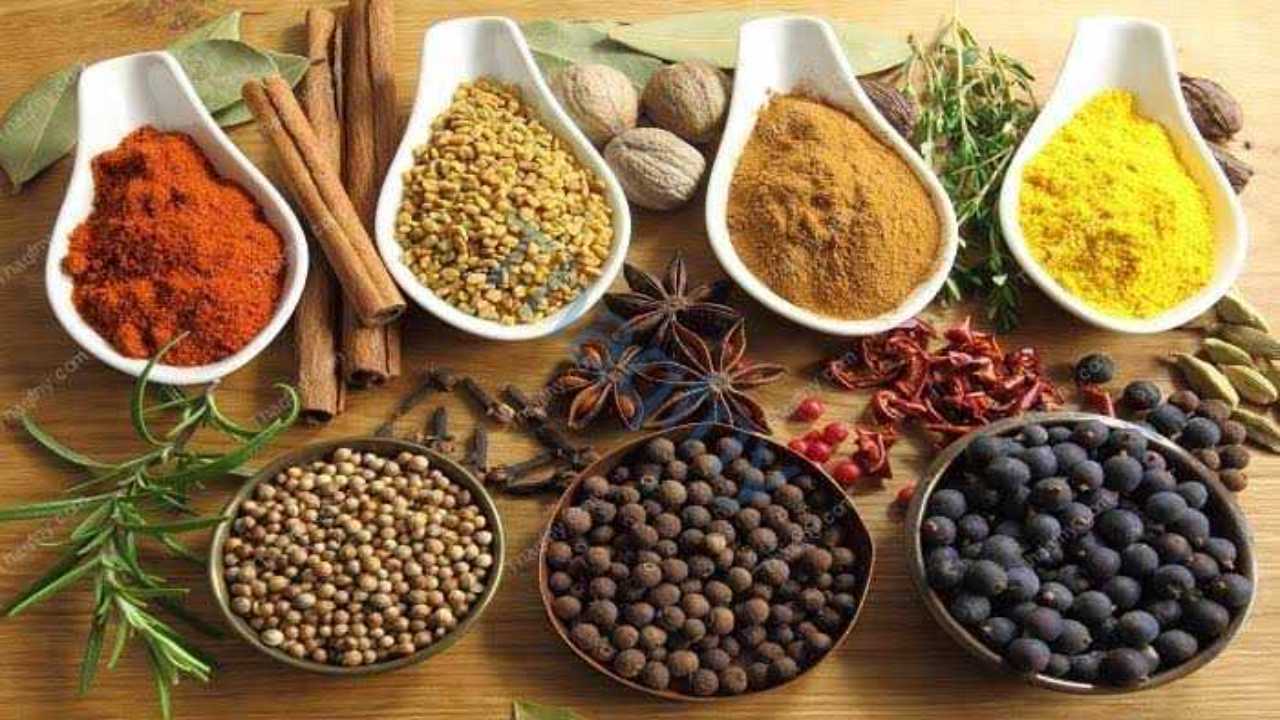 طريقة عمل السبع بهارات بأسرار المحلات لإعطاء للأكل طعم ومذاق مميز 5 طريقة عمل السبع بهارات بأسرار المحلات لإعطاء للأكل طعم ومذاق مميز
