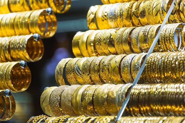«سعر الذهب» اليوم الجمعة 24 مايو 2024 في منتصف التعاملات..بكام عيار 21