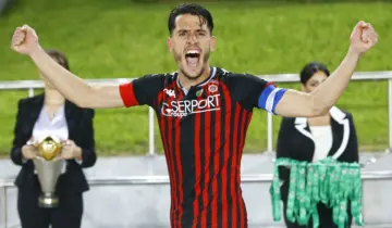 على مسئولية الإعلامي كريم رمزي الأهلي ينجح في التعاقد مع زين الدين بلعيد