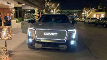 مواصفات سيارة gmc denali 2024 بتصميم فخم وراقي وقدرة فائقة على الجر ومحرك فائق الأداء
