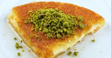 طريقة عمل الكنافة بالمهلبية في المنزل بطريقة سهلة وبسيطة