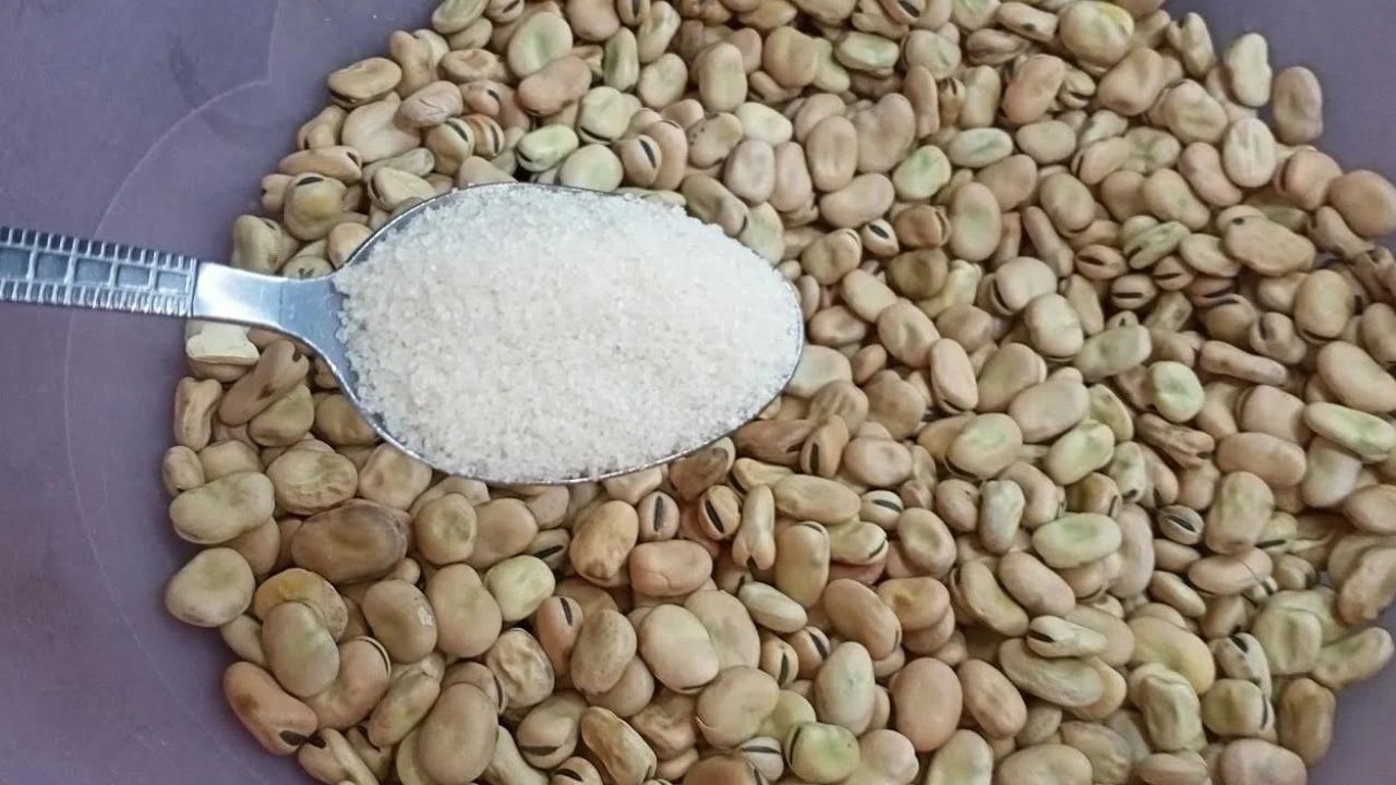 ضعي السكر على الفول المدمس وهتنبهري هيحصل إيه مش هتشتريه من المطعم تاني