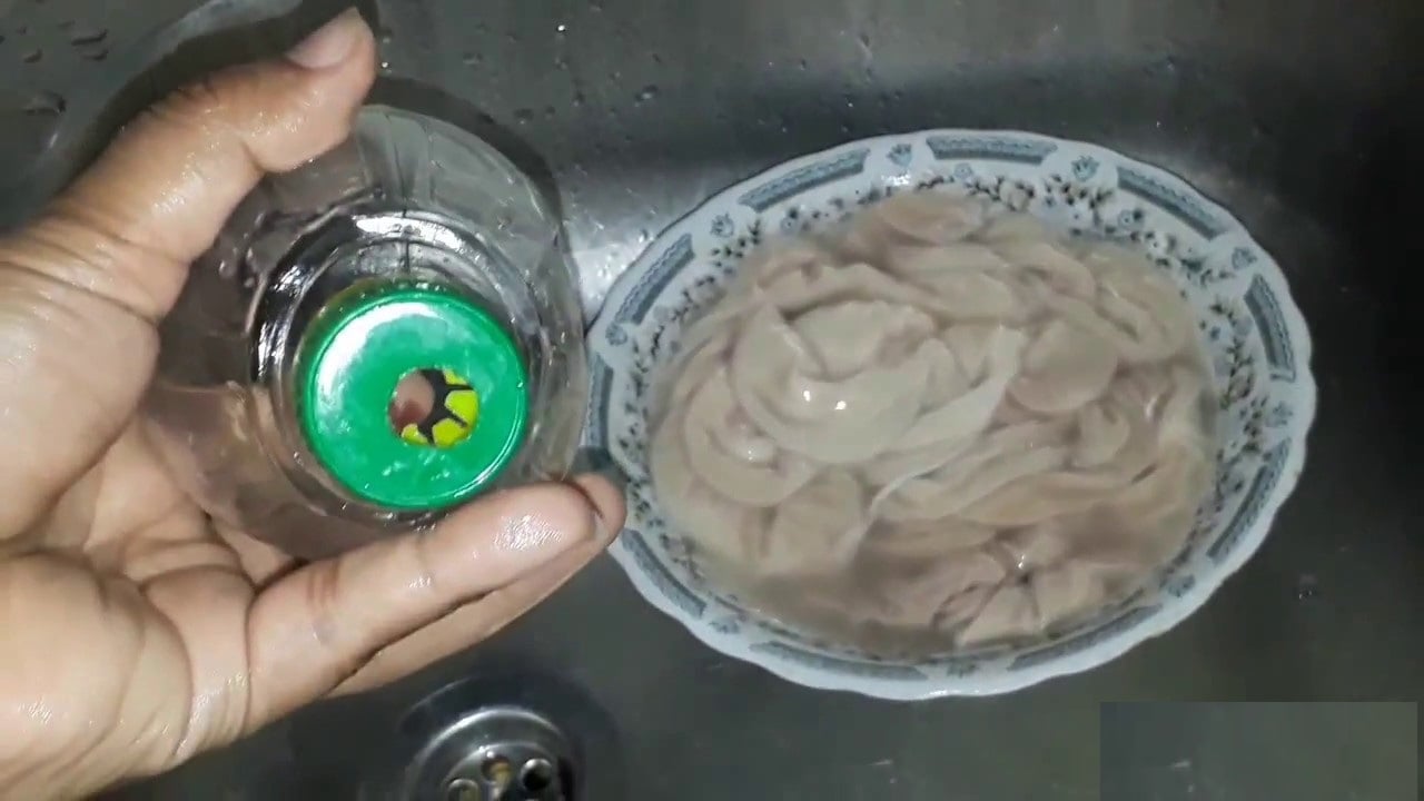 هيبقي أبيض زي الشمعة.. بغطاء زجاجة تنظيف 10 كيلو ممبار بسرعة الصاروخ بدون كحت هتتخلصي من الزفارة والروائح الكريهة هيبقي فلة زي القشطة