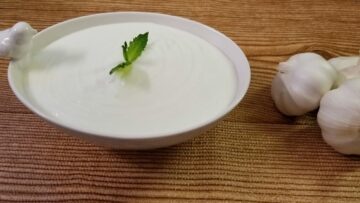 طريقة عمل التومية في المنزل بطريقة سهلة وبسيطة