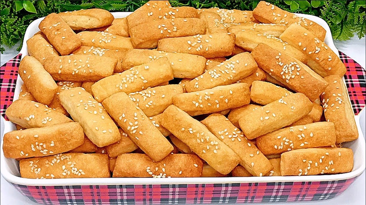 أحلى سناكس خفيف طول اليوم.. القراقيش الناعمه زي الغريبة بتدووب من أول قطمة بالسمسم وبطعم رائع لا تقاوم