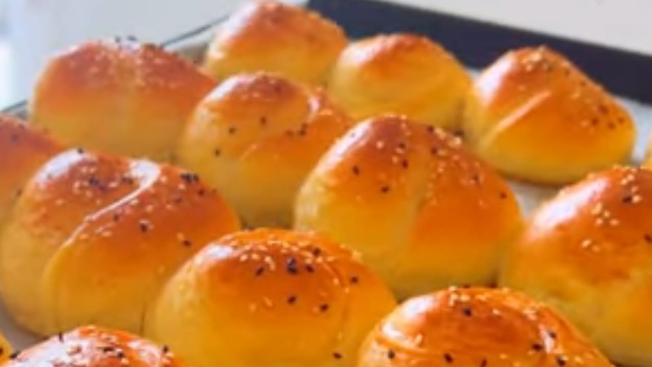 فطائر الجبنة بنكهة السمسم وحبة البركة أشهى أنواع المخبوزات 5 فطائر الجبنة بنكهة السمسم وحبة البركة أشهى أنواع المخبوزات