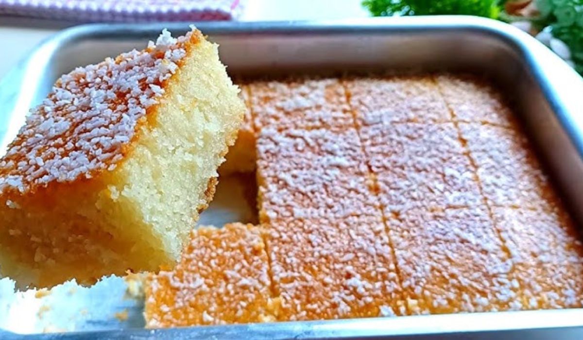 حلوى لذيذة بمكونات بسيطة لأطفالك .. أسهل طريقة لتحضير كيكة الزبادي الهشة بطعم مميز 2 حلوى لذيذة بمكونات بسيطة لأطفالك .. أسهل طريقة لتحضير كيكة الزبادي الهشة بطعم مميز