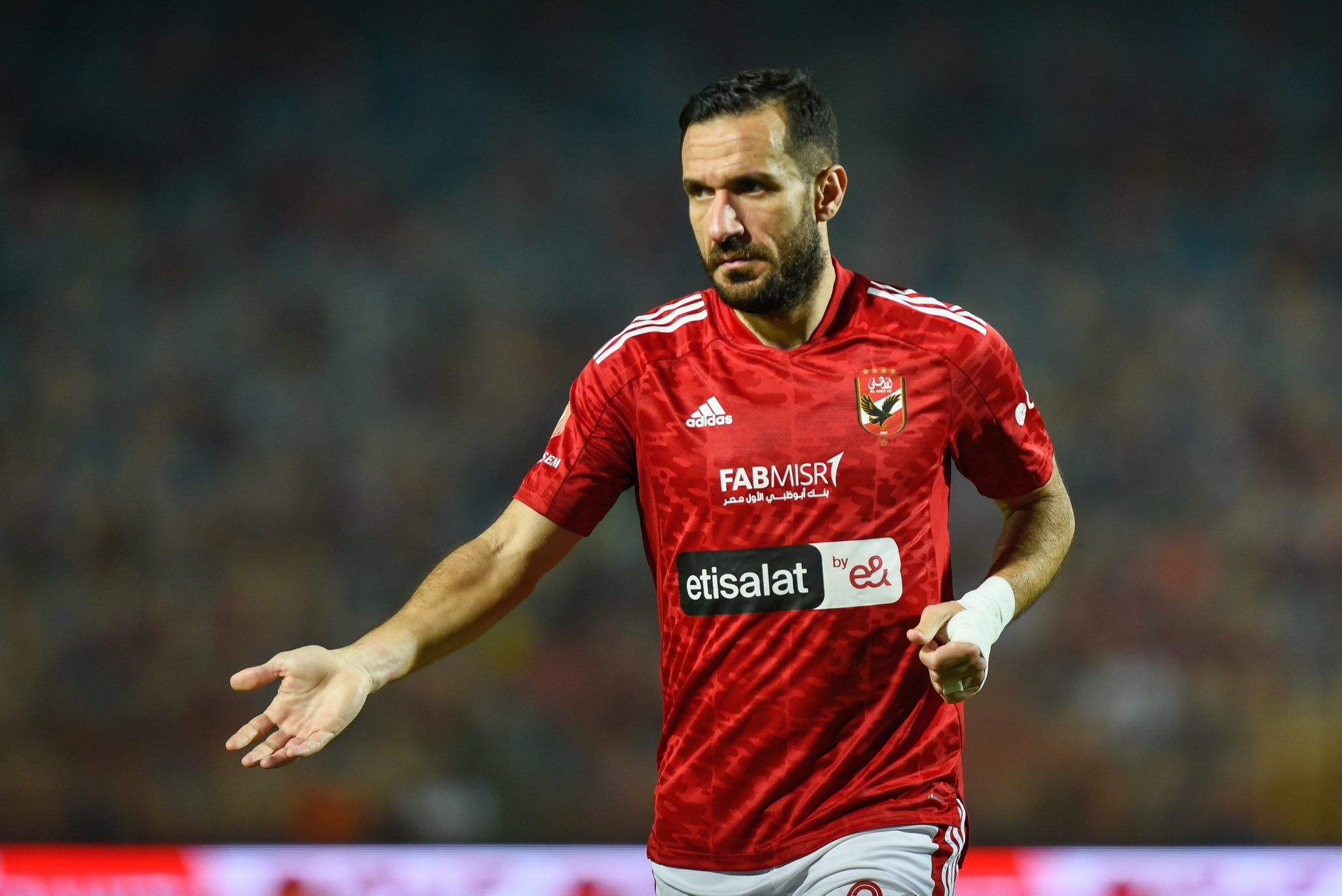 احمد شوبير يكشف تفاصيل اصابة على معلول لاعب الأهلي 2 احمد شوبير يكشف تفاصيل اصابة على معلول لاعب الأهلي